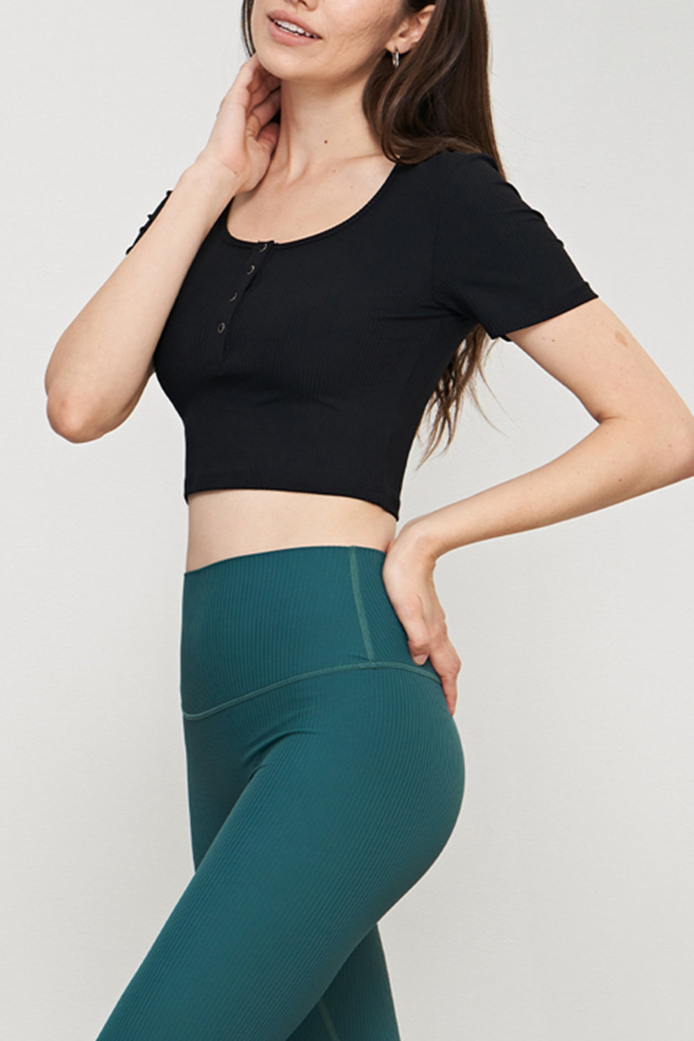 Round Neck Short Sleeve Cropped Sports Top